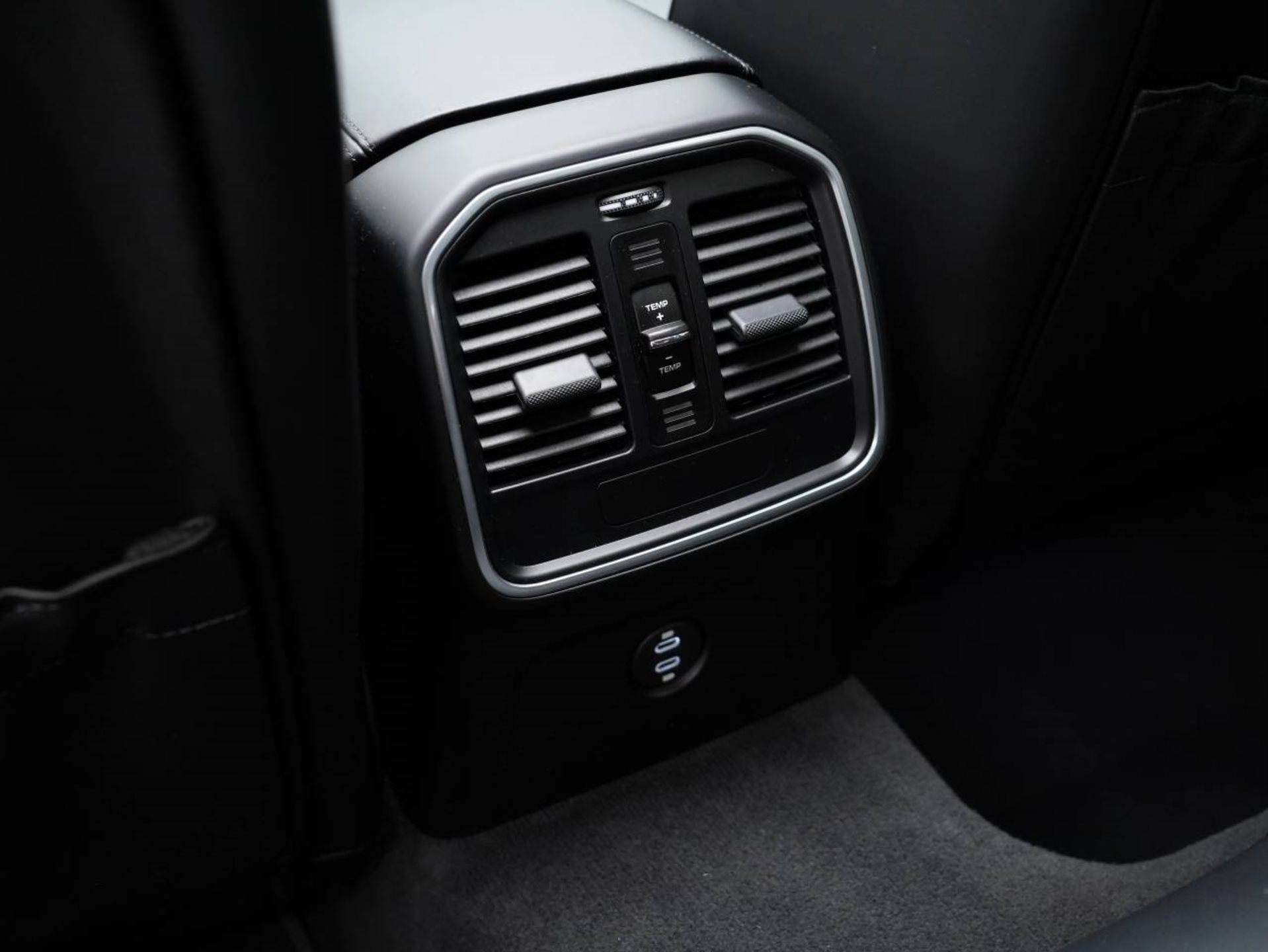 PORSCHE Macan S-image-30