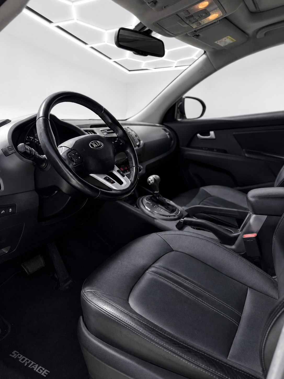 KIA Sportage 2.0 CRDi Trend 4WD Automatic-image-4