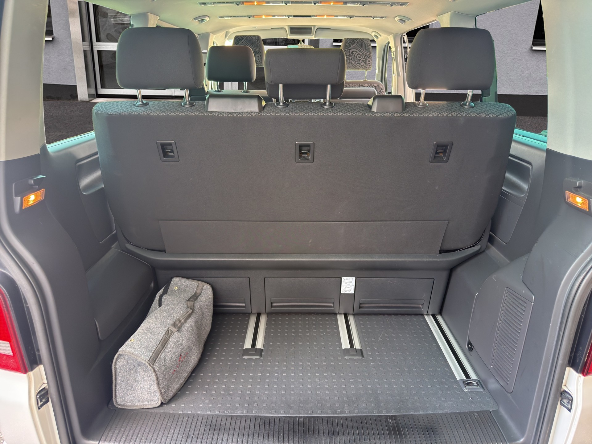VW T5 Multivan 2.0 TDI CR Startline Last Edition 4Motion-image-19