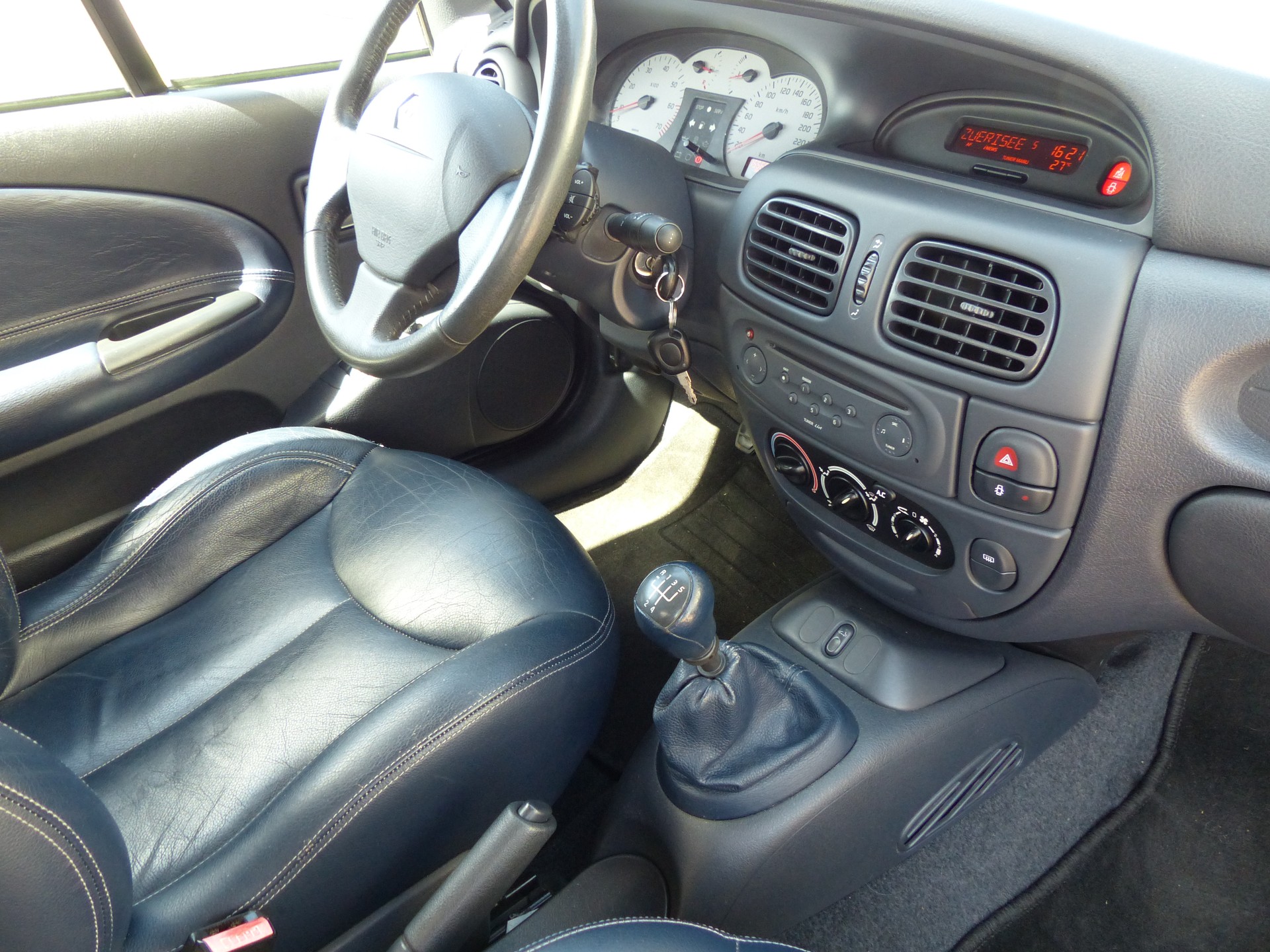 RENAULT Mégane 2.0 16V IDE Privilège-image-23
