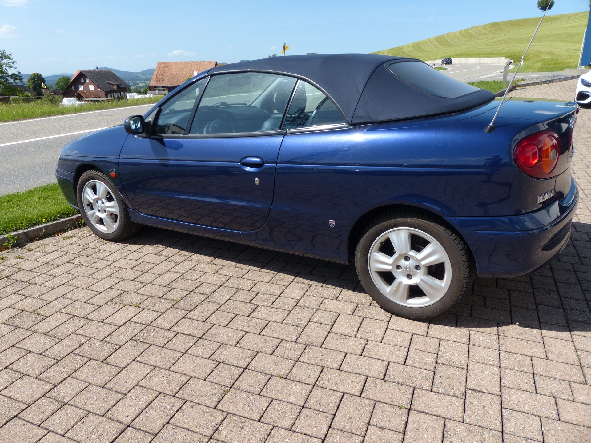 RENAULT Mégane 2.0 16V IDE Privilège-image-8