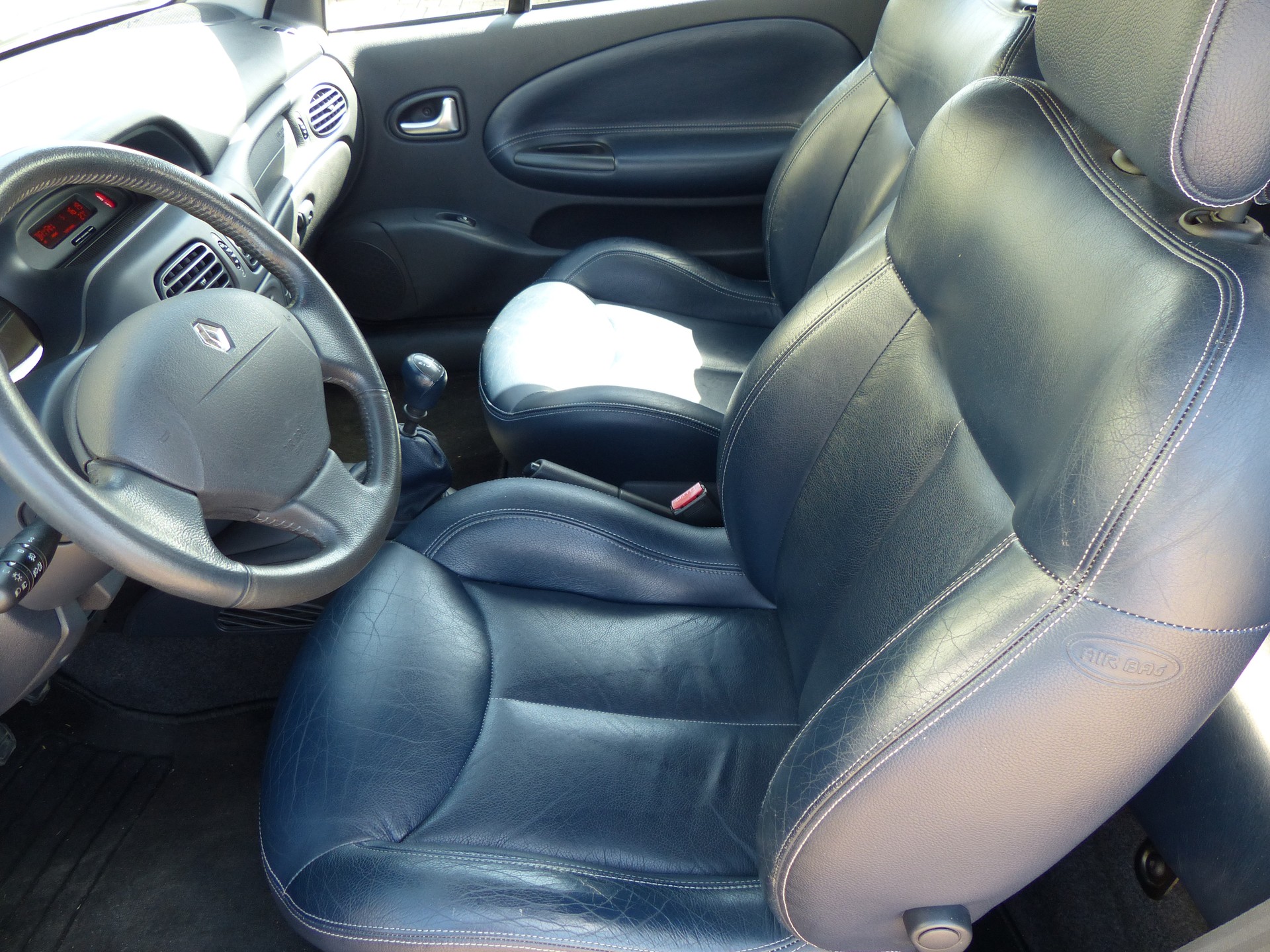 RENAULT Mégane 2.0 16V IDE Privilège-image-14