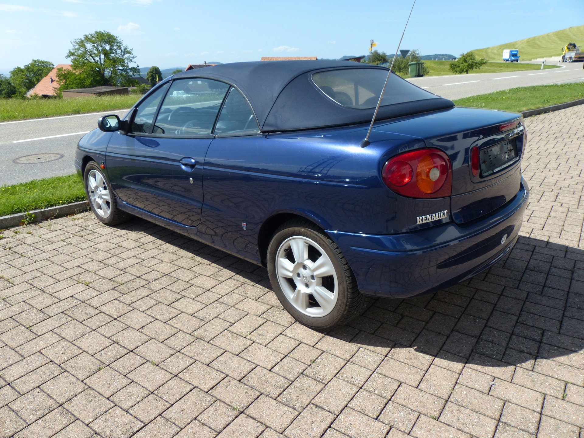 RENAULT Mégane 2.0 16V IDE Privilège-image-9