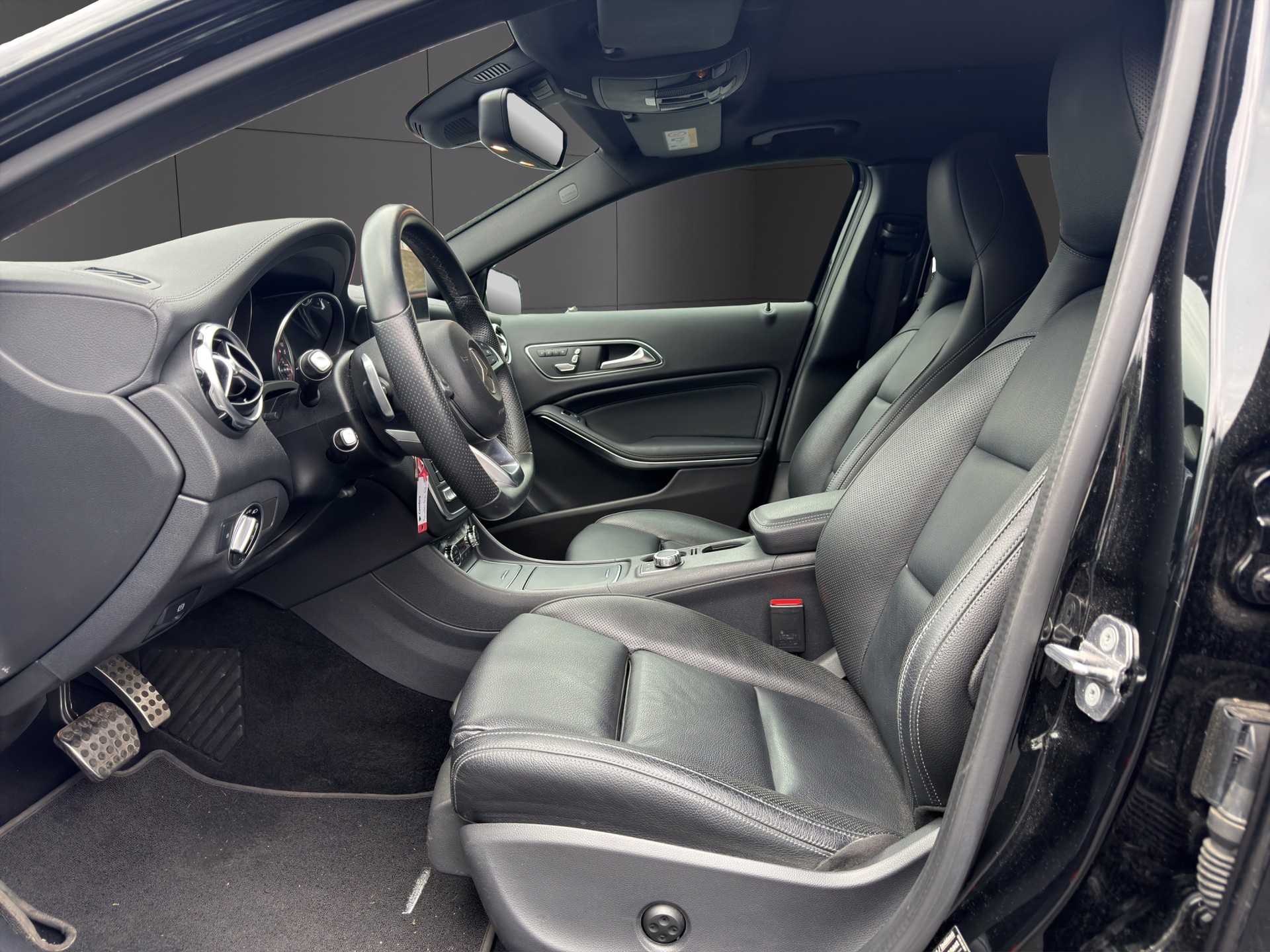 MERCEDES-BENZ GLA 220 d Style 4Matic 7G-DCT-image-6