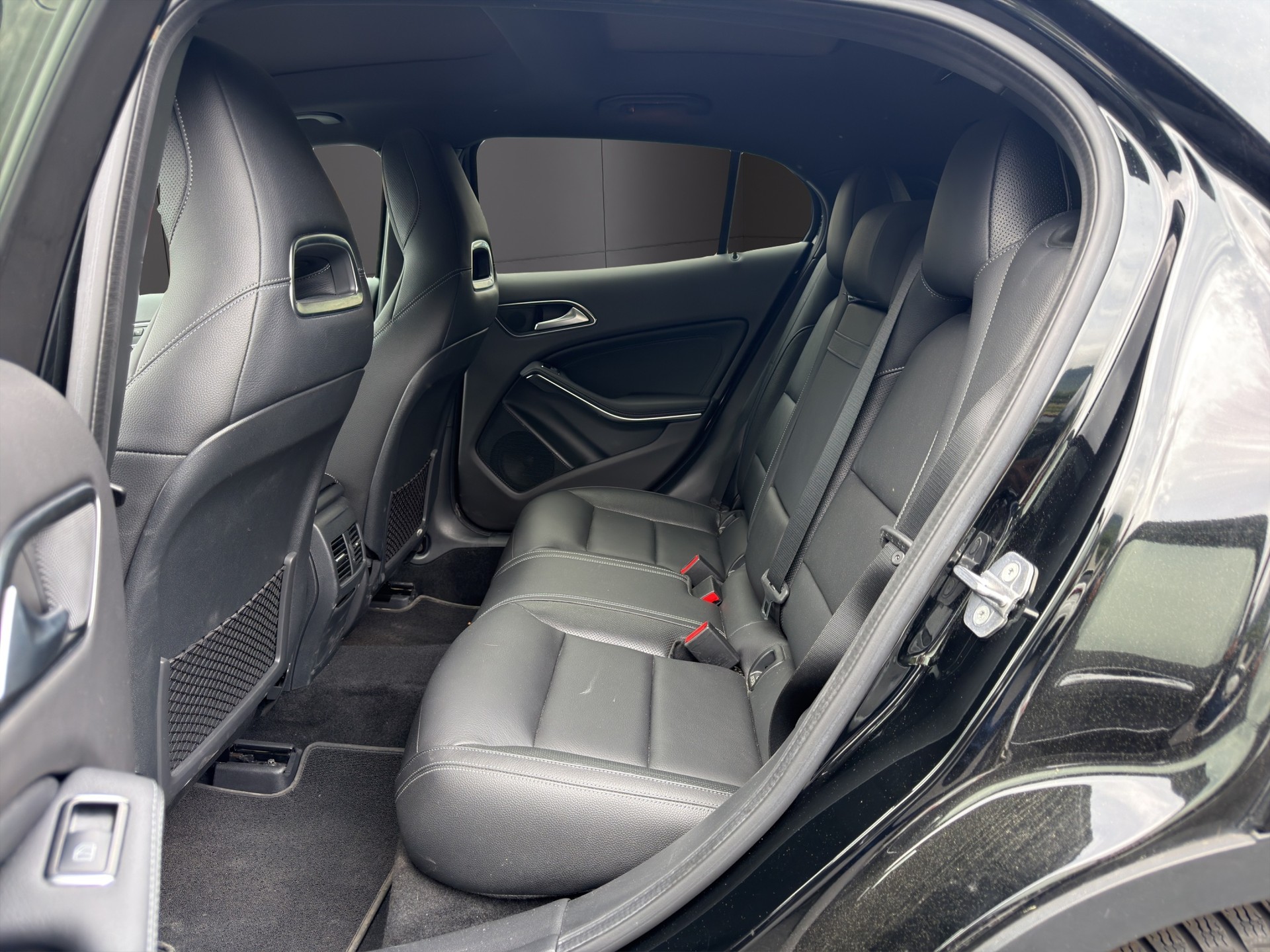 MERCEDES-BENZ GLA 220 d Style 4Matic 7G-DCT-image-11