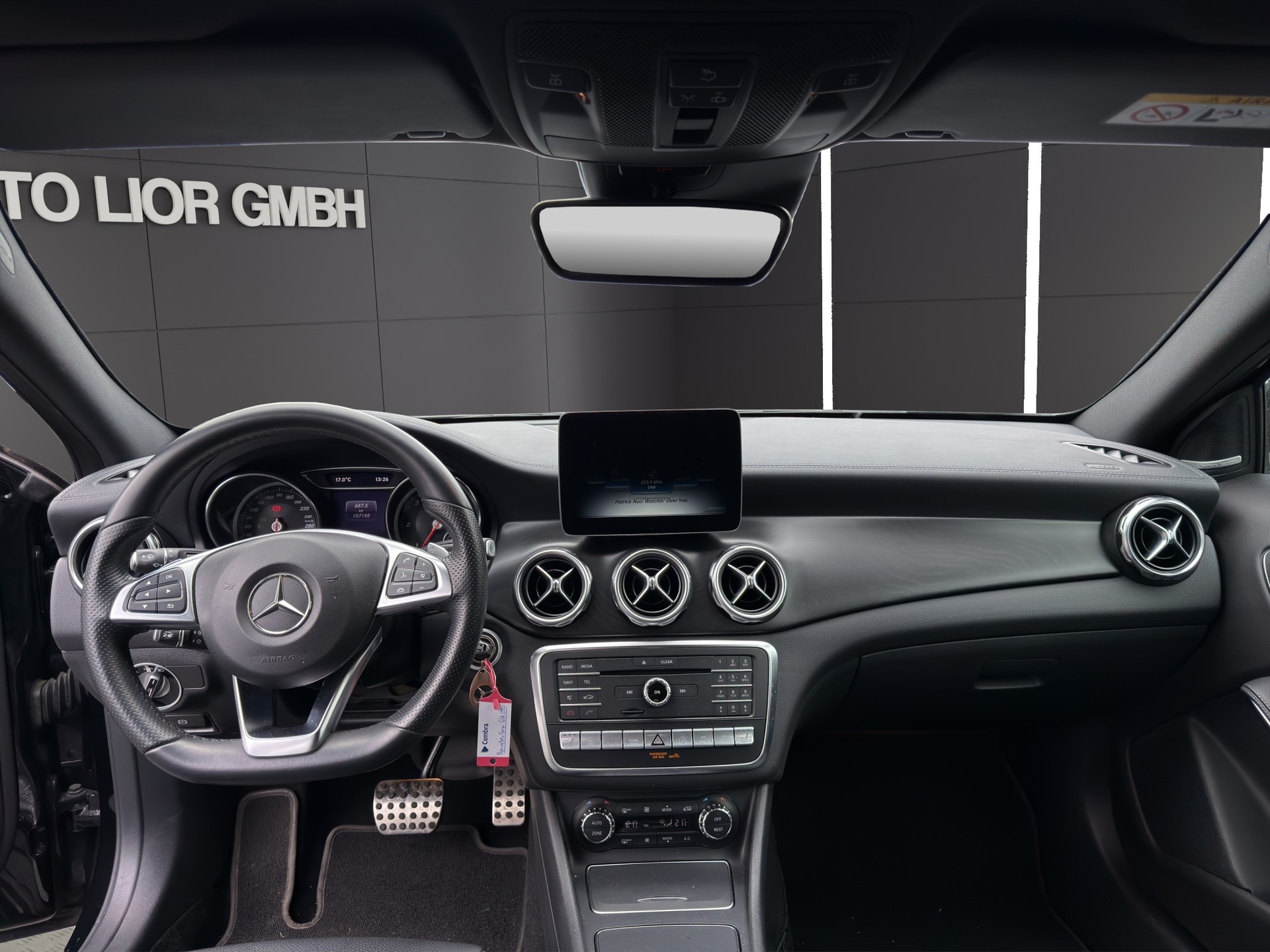 MERCEDES-BENZ GLA 220 d Style 4Matic 7G-DCT-image-9