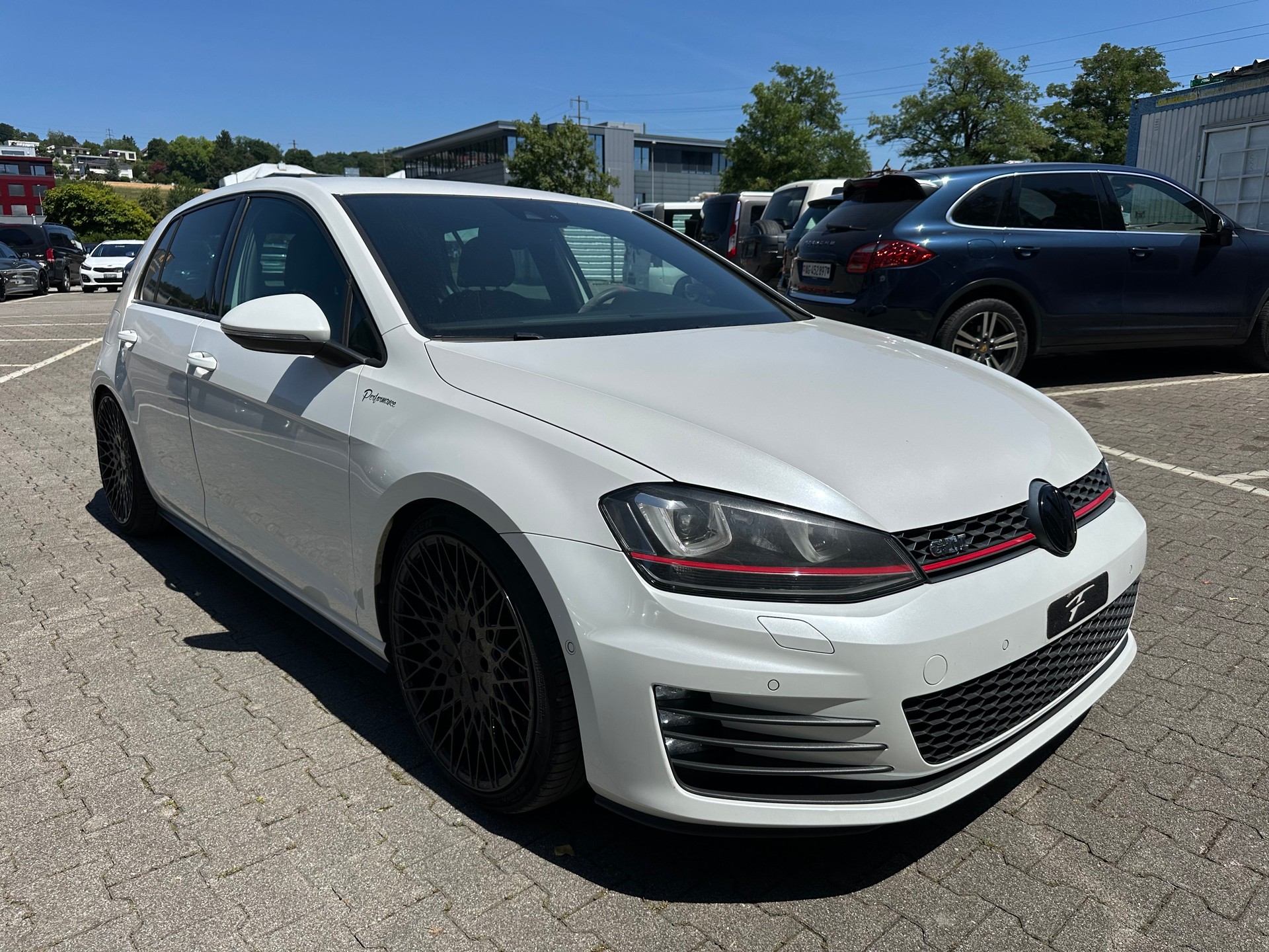 VW Golf 2.0 TSI GTI Performance DSG-image-1