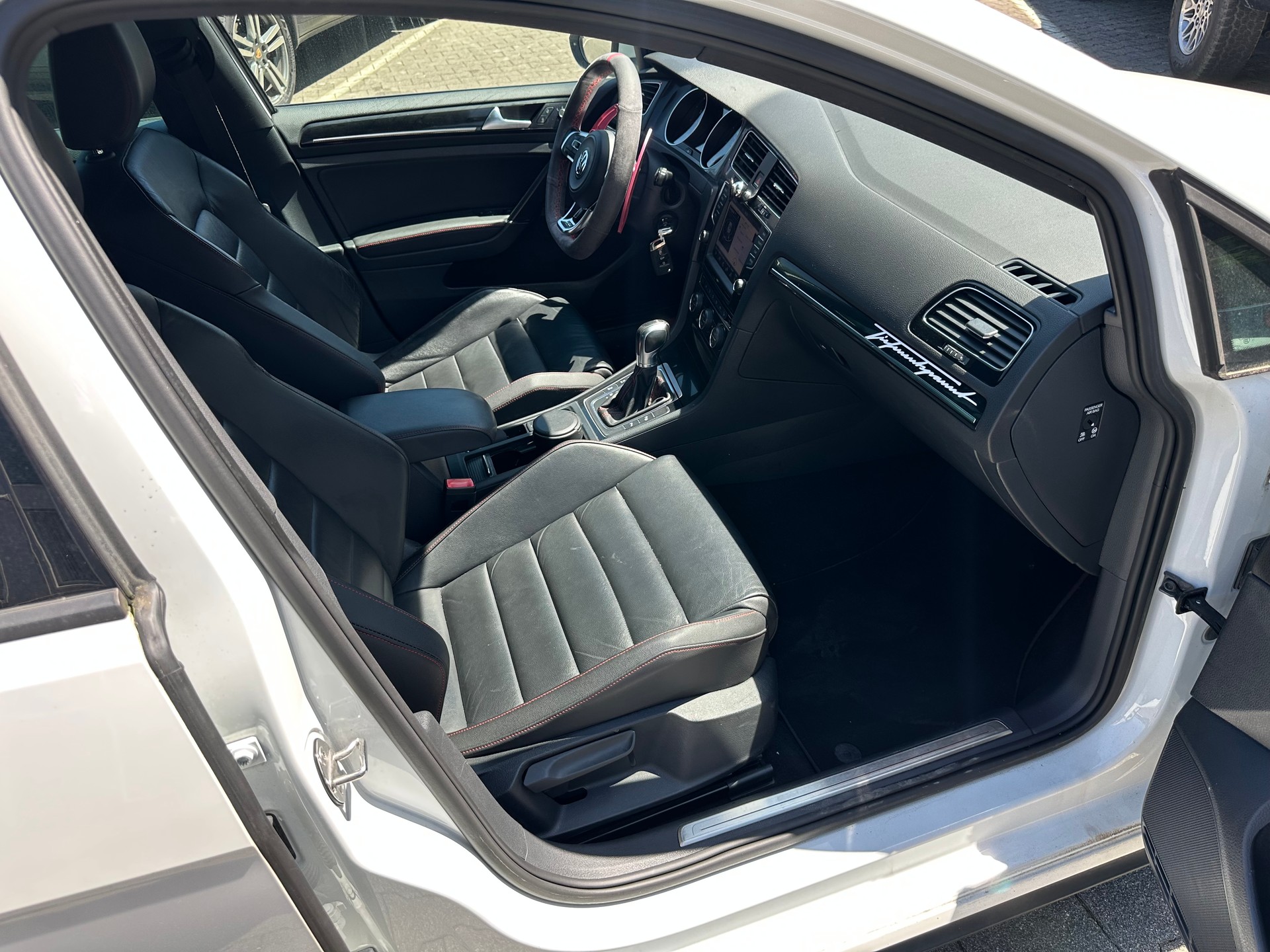 VW Golf 2.0 TSI GTI Performance DSG-image-12