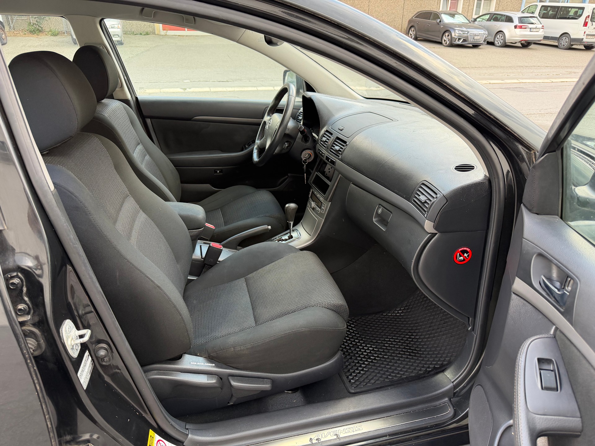 TOYOTA Avensis 2.4 D4 VVT-i Linea Sol Prem. T-Step5-image-3