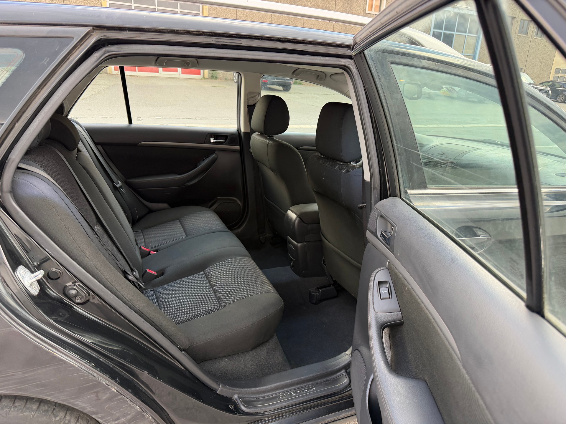 TOYOTA Avensis 2.4 D4 VVT-i Linea Sol Prem. T-Step5-image-7