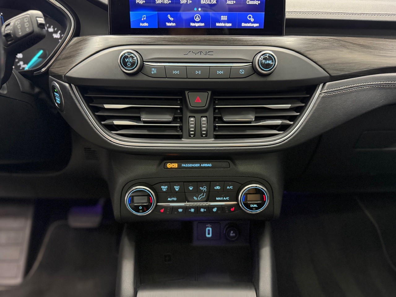 FORD Focus 1.5 SCTi Vignale | ACC | Head-Up Display | B&O Soundsystem | Full Assistenten | Schiebedach-image-16