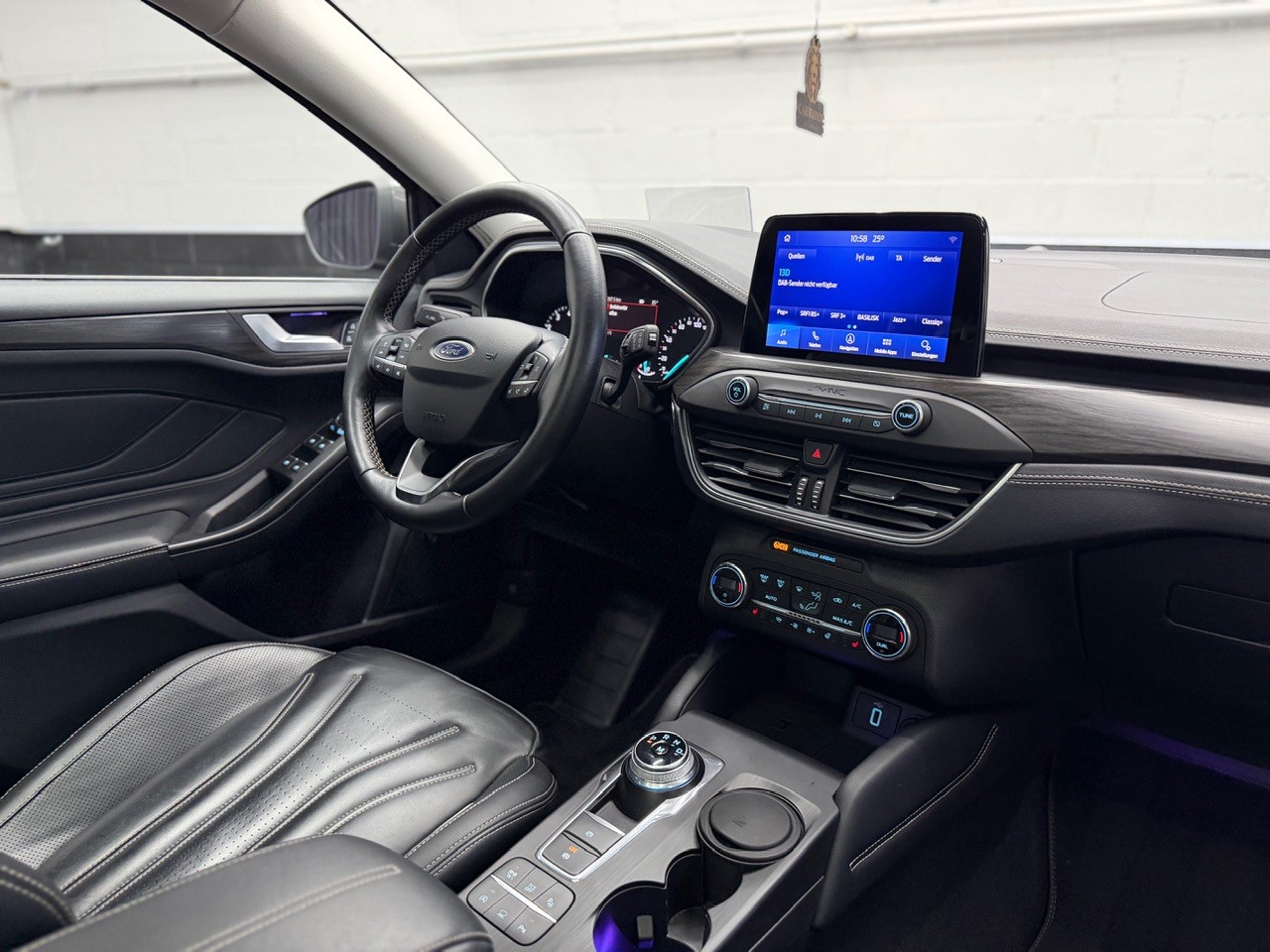 FORD Focus 1.5 SCTi Vignale | ACC | Head-Up Display | B&O Soundsystem | Full Assistenten | Schiebedach-image-26