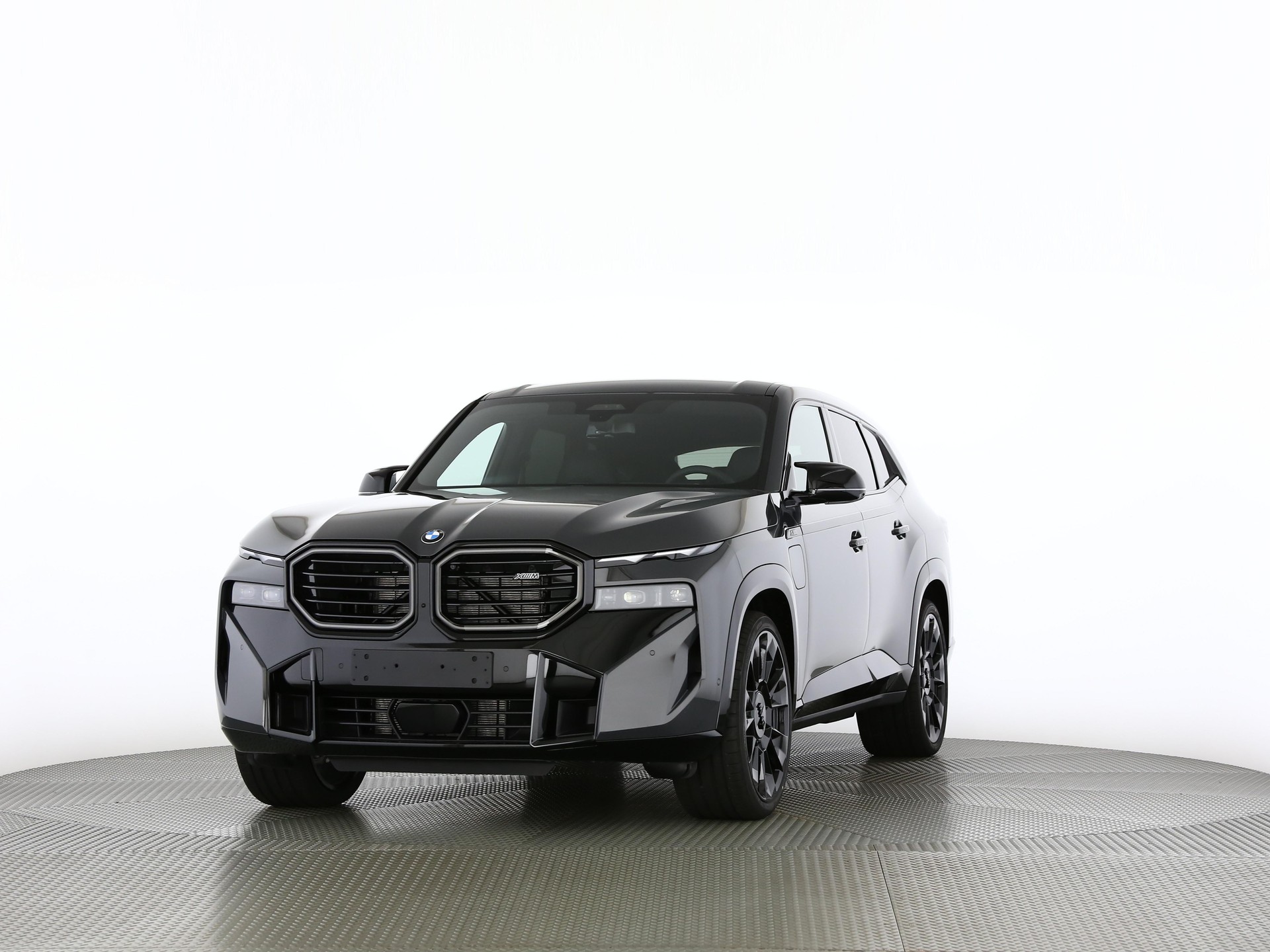 BMW XM 50e Plug-in Hybrid-image-0