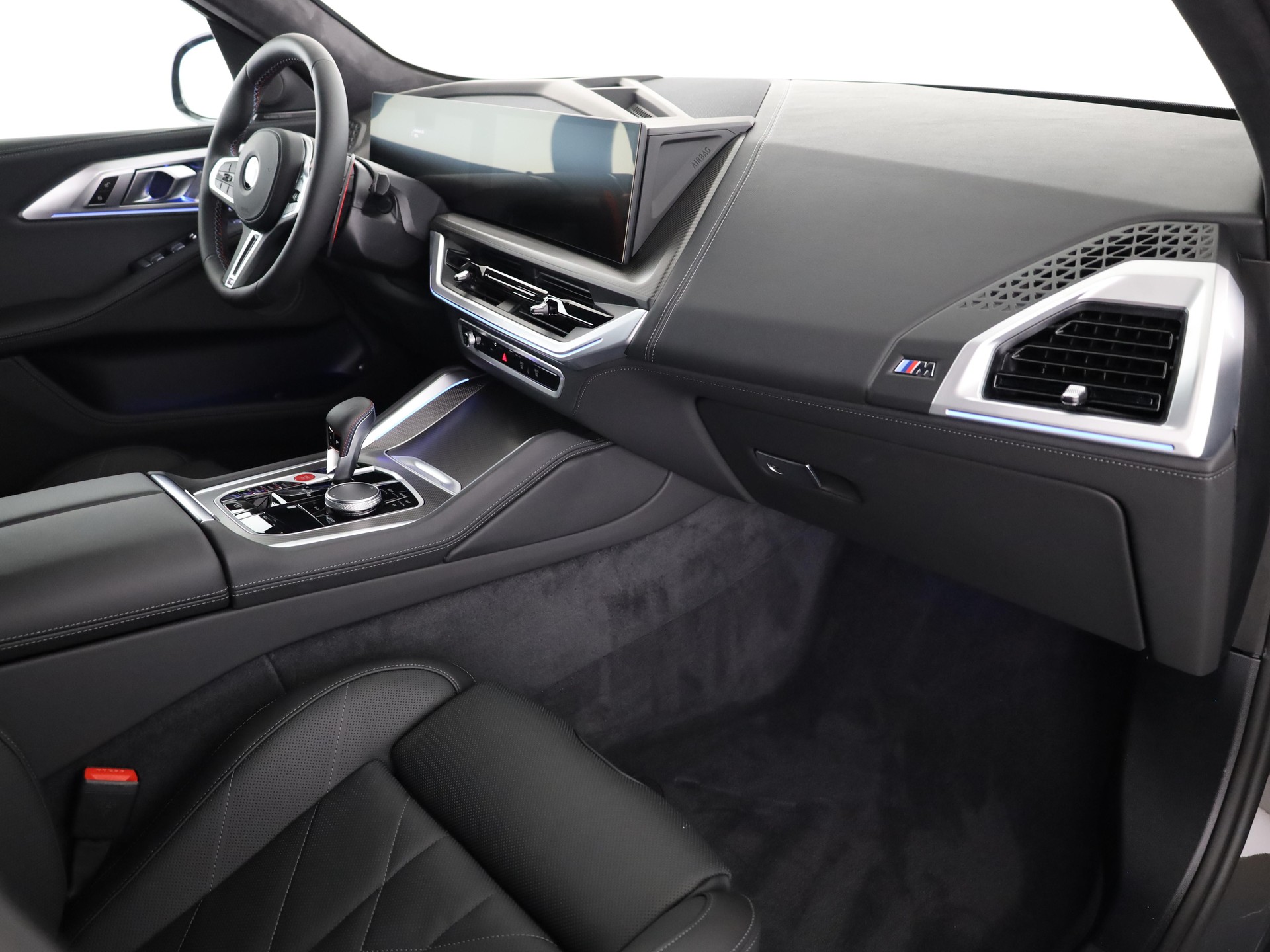 BMW XM 50e Plug-in Hybrid-image-12