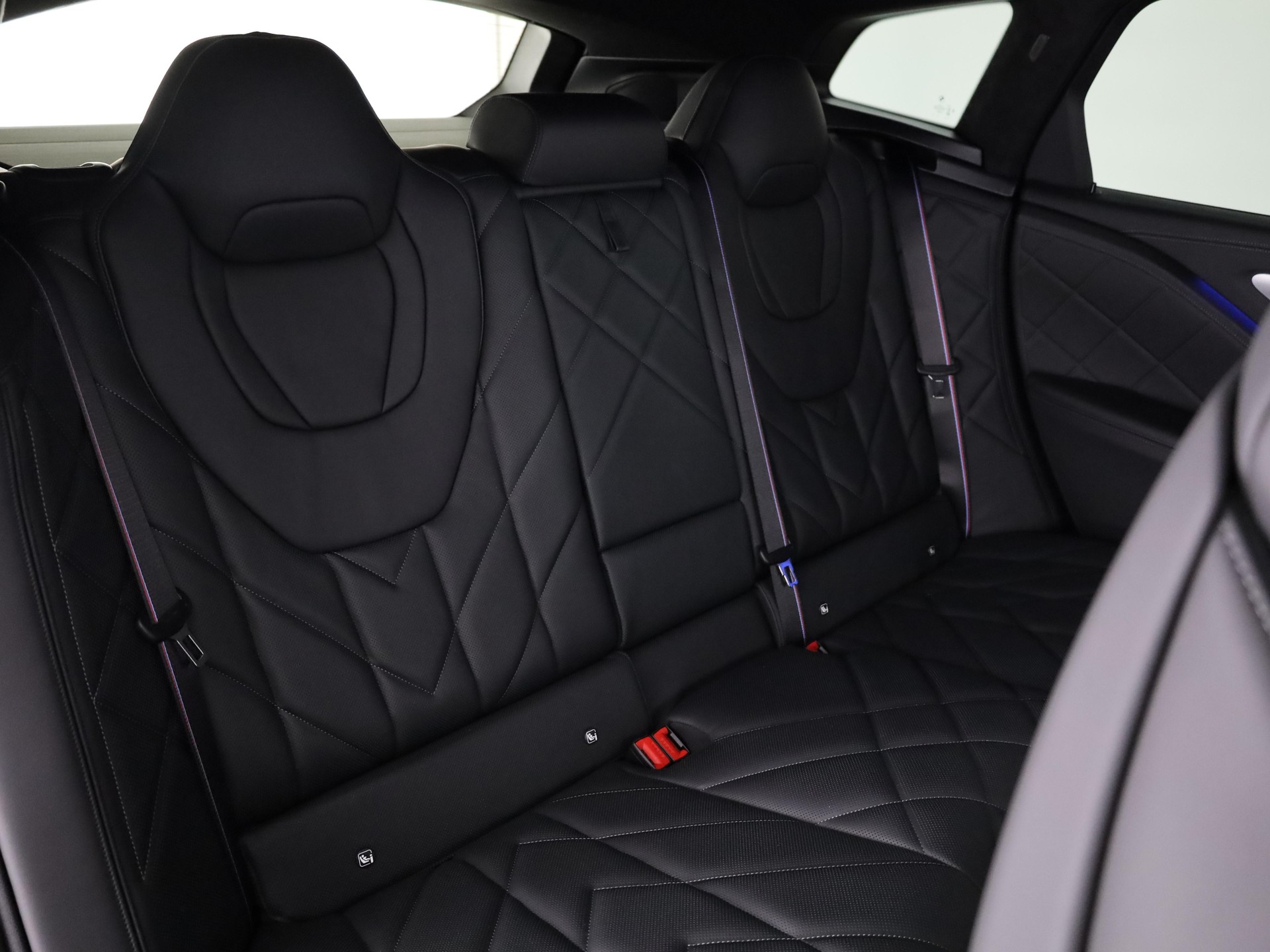 BMW XM 50e Plug-in Hybrid-image-14