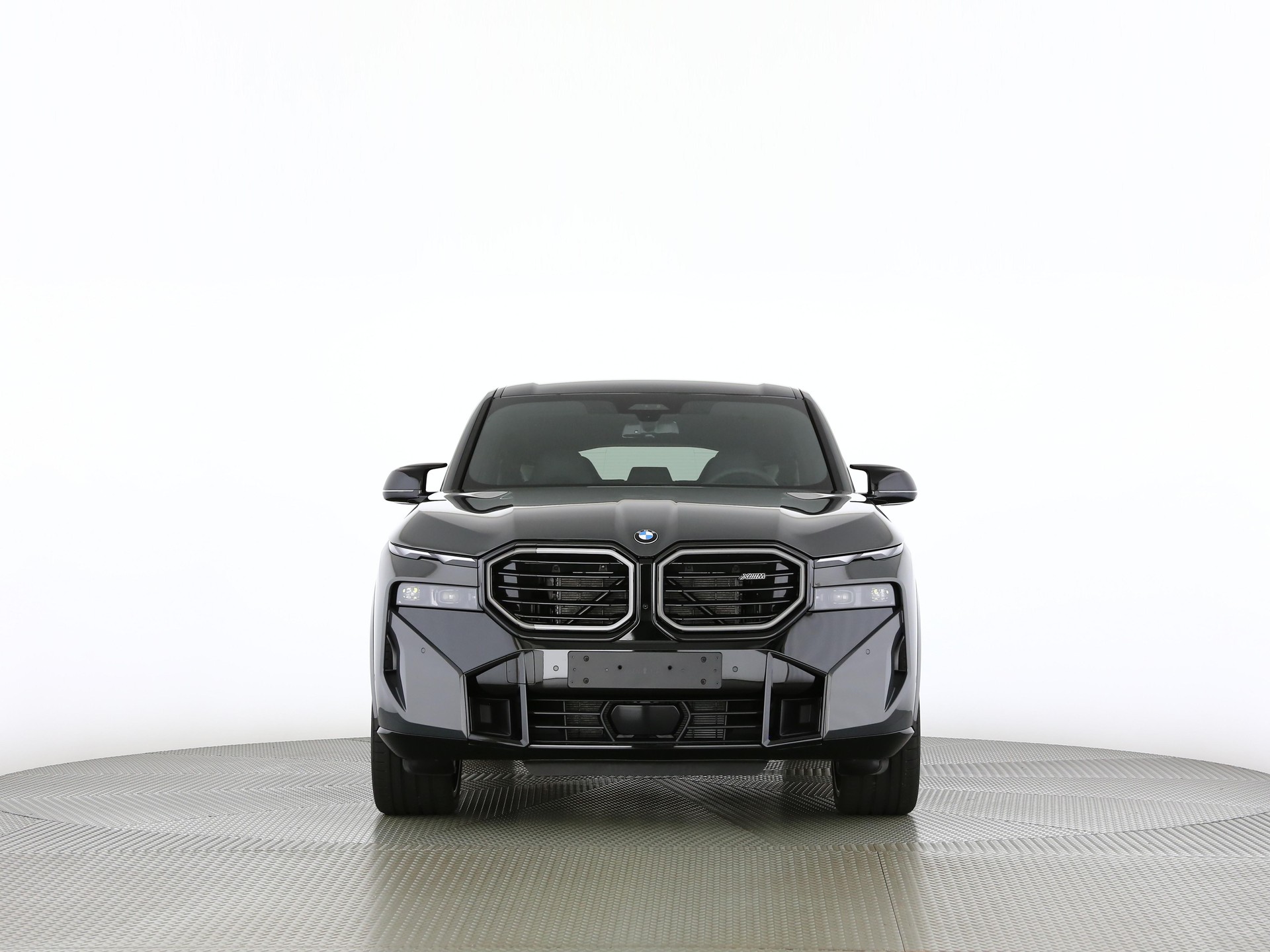 BMW XM 50e Plug-in Hybrid-image-4