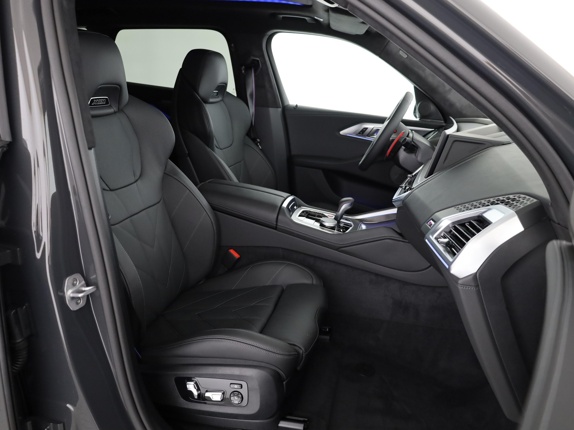 BMW XM 50e Plug-in Hybrid-image-13