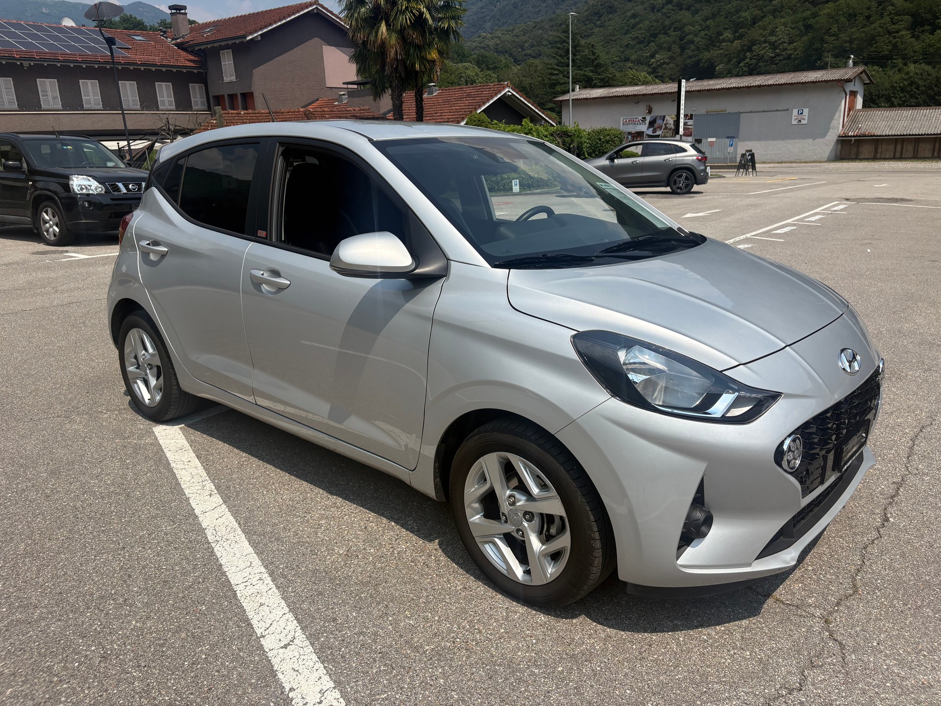 HYUNDAI i10 1.2 Amplia Automat-image-4