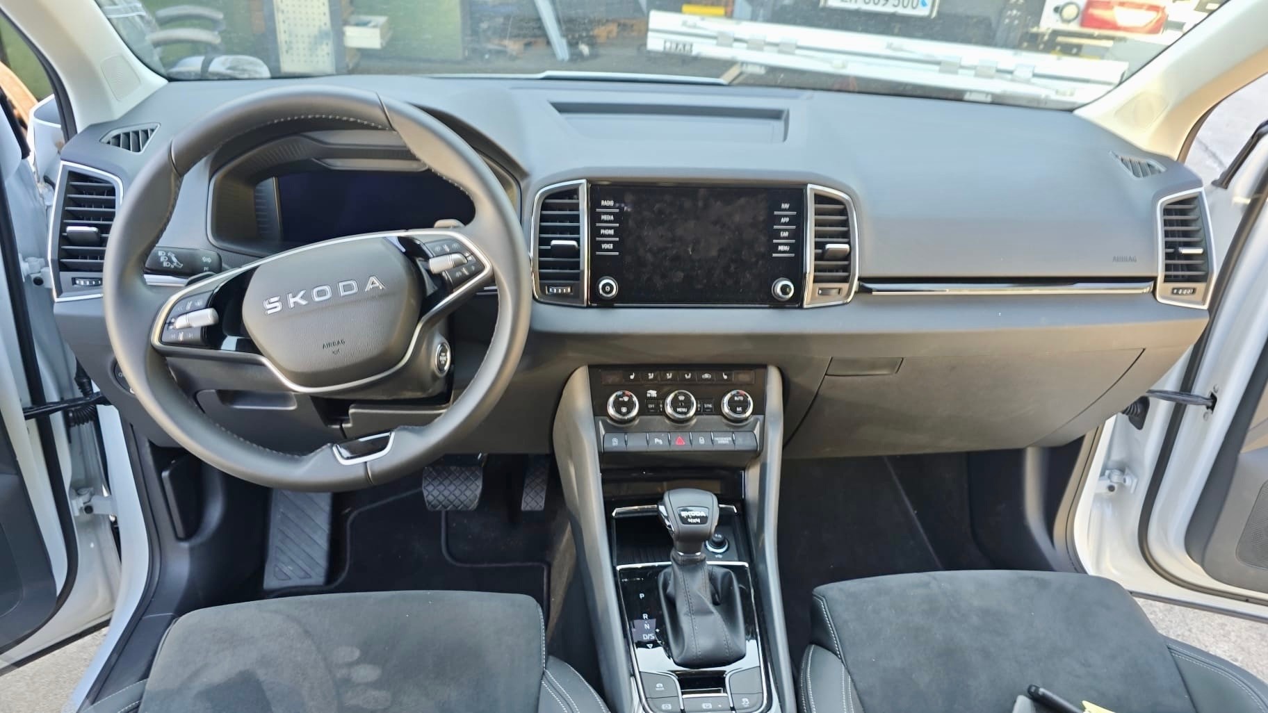 SKODA Karoq 2.0 TDI CR Dynamic 4x4 DSG-image-8