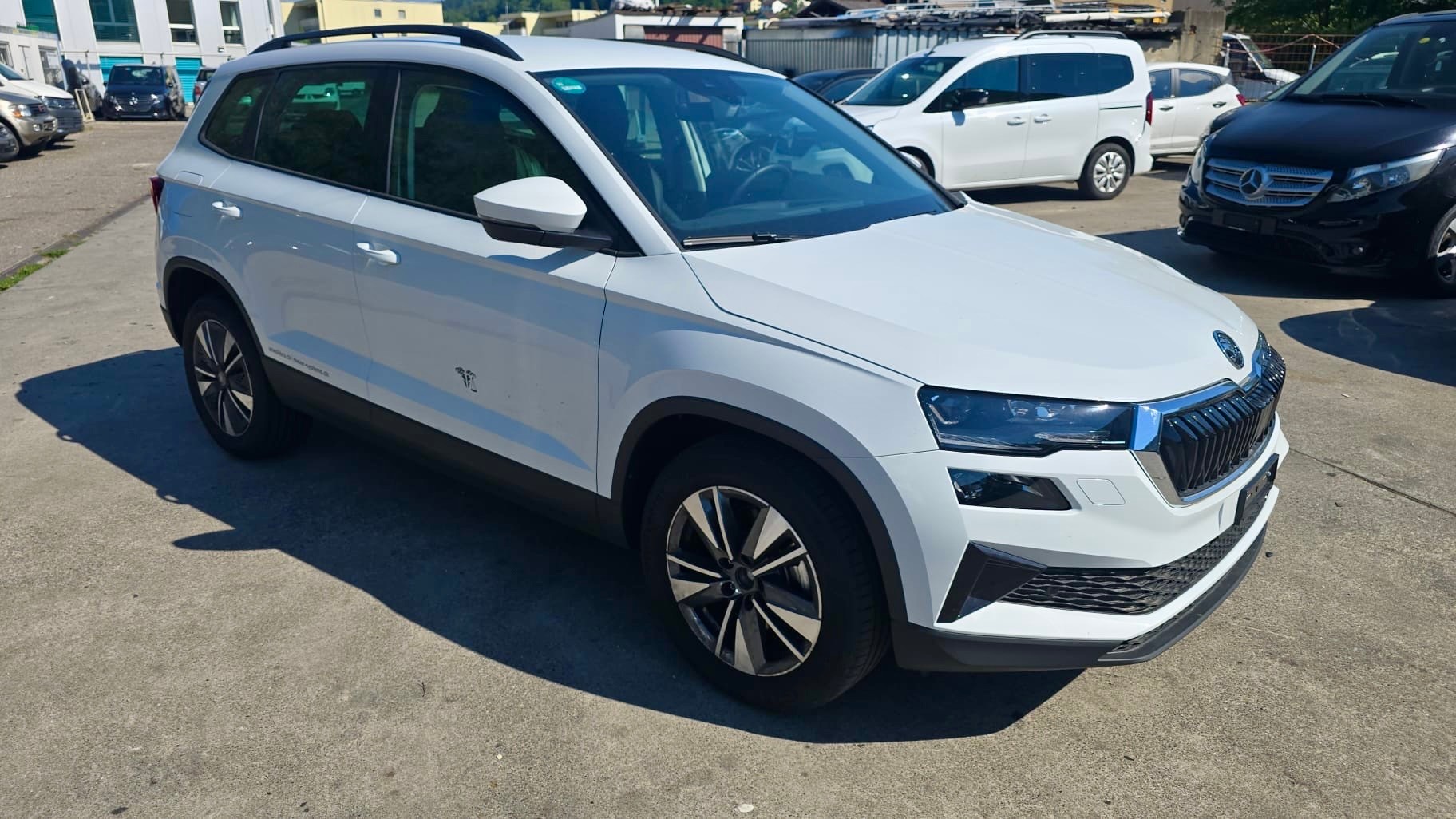 SKODA Karoq 2.0 TDI CR Dynamic 4x4 DSG-image-1
