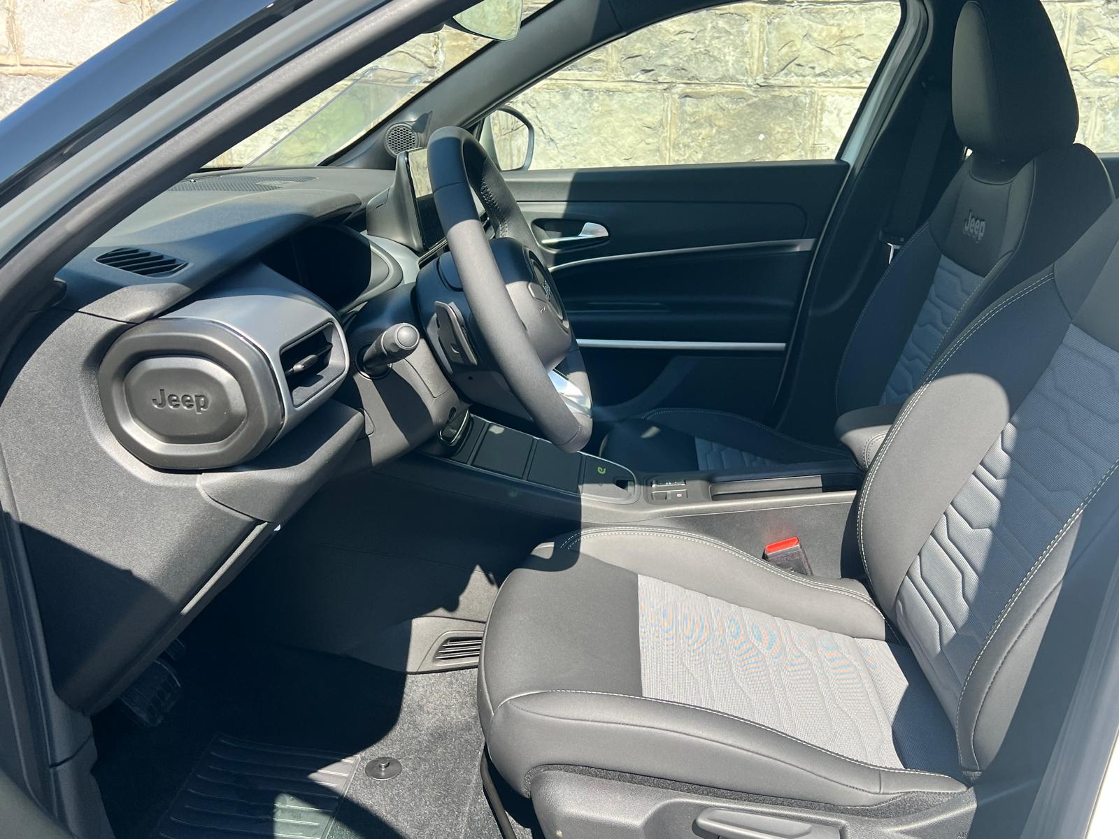 JEEP Avenger 1.2 Turbo MHEV Upland Plus 4xe-image-3