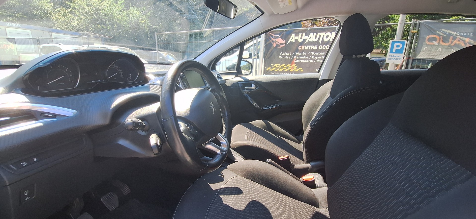 PEUGEOT 208 1.2 PureTech Active-image-9