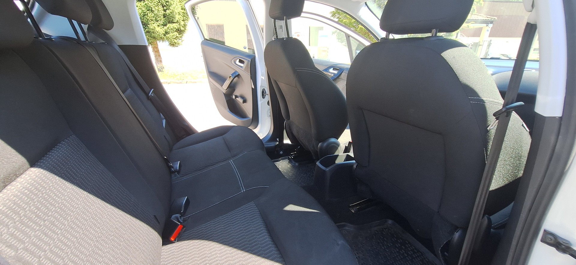 PEUGEOT 208 1.2 PureTech Active-image-12