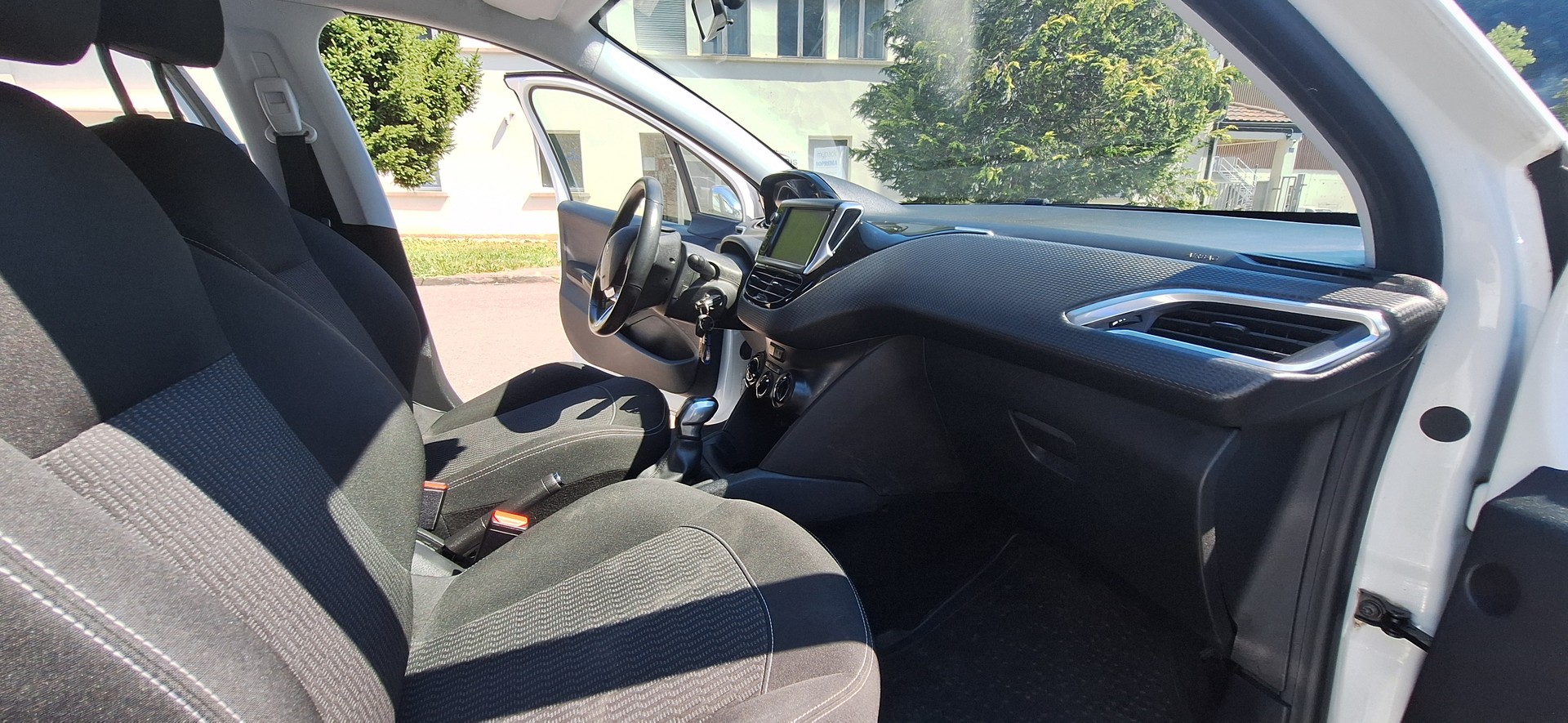 PEUGEOT 208 1.2 PureTech Active-image-13
