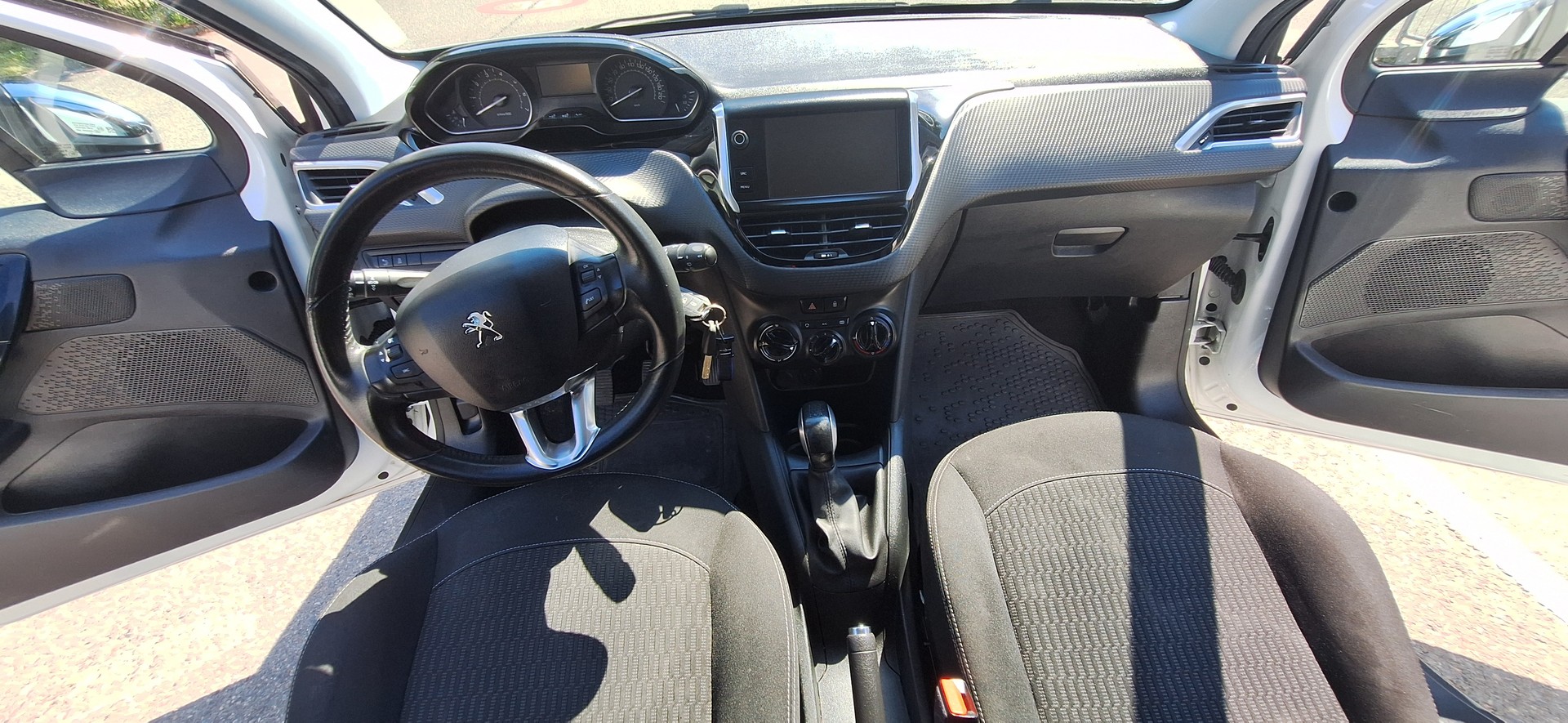 PEUGEOT 208 1.2 PureTech Active-image-23