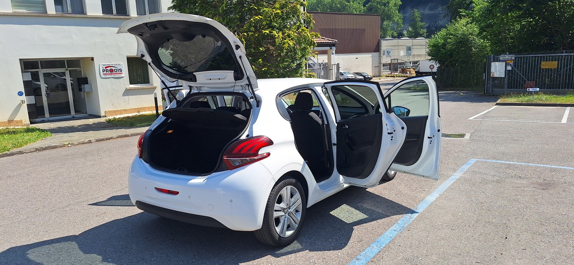 PEUGEOT 208 1.2 PureTech Active-image-19