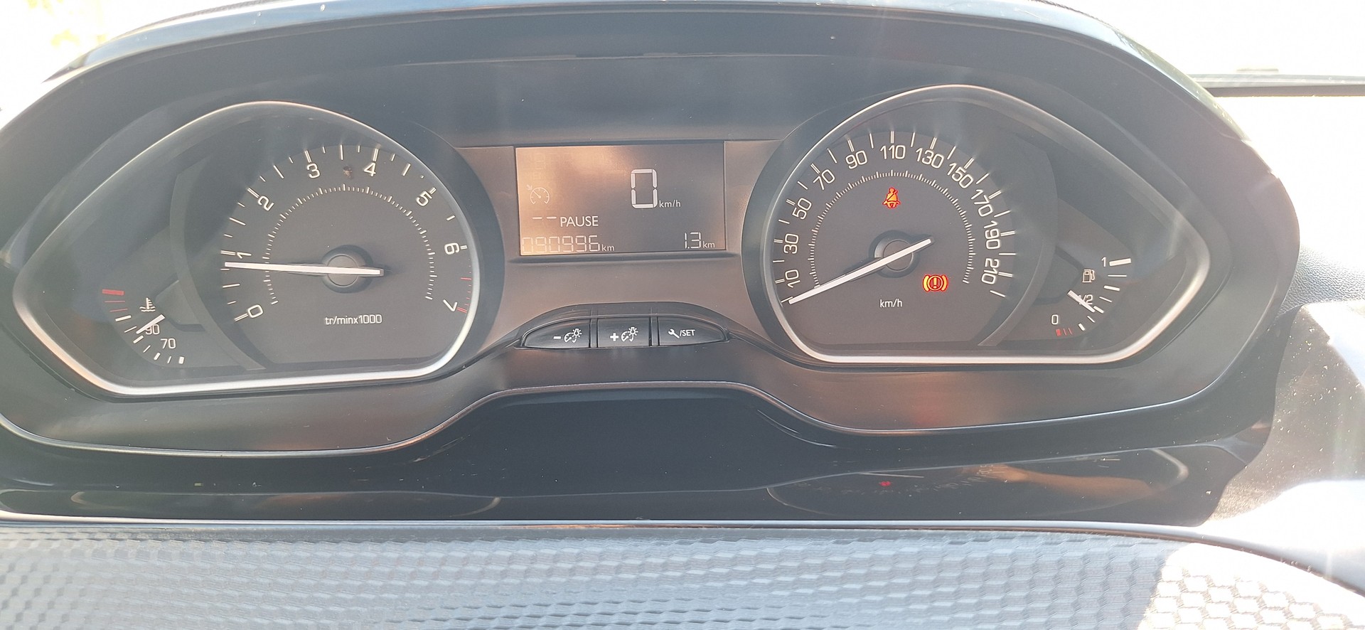 PEUGEOT 208 1.2 PureTech Active-image-28