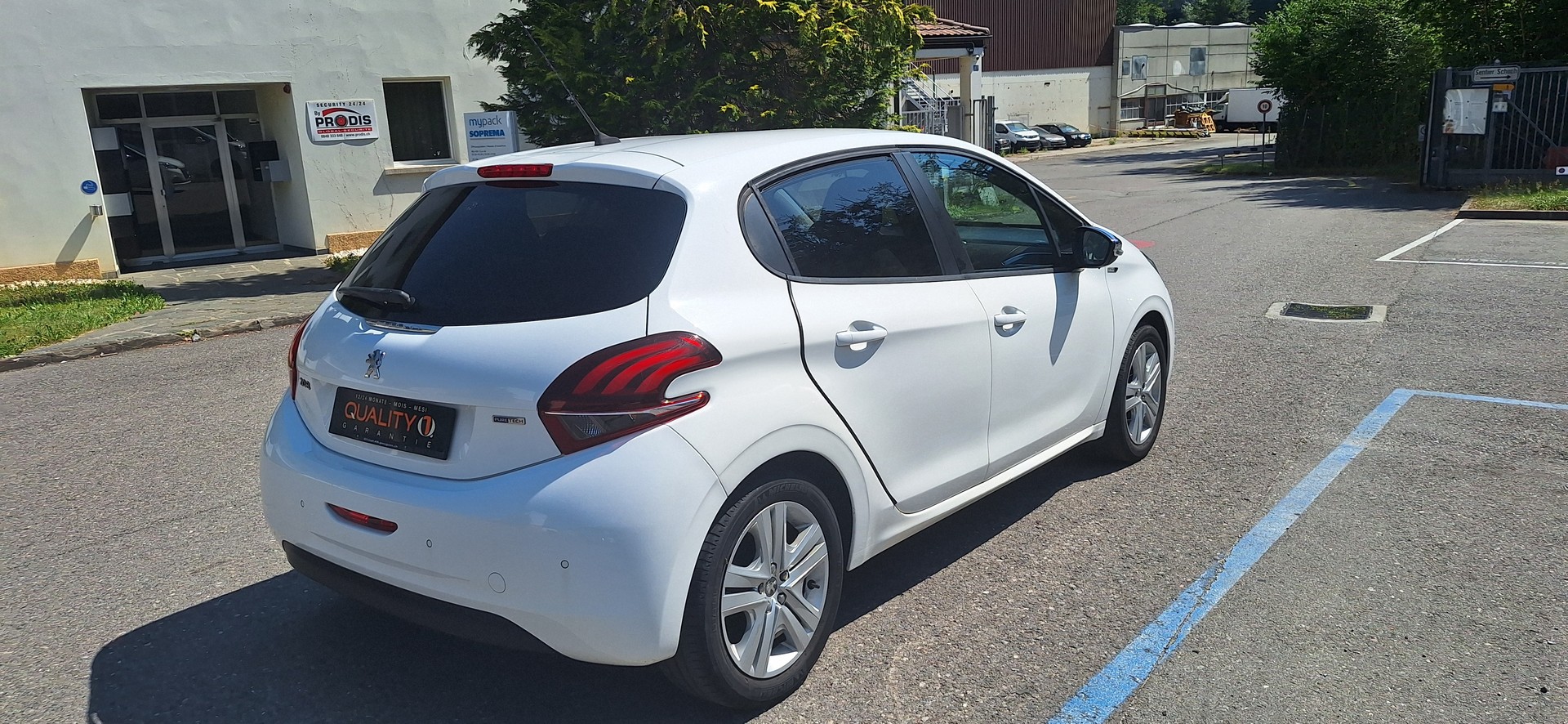 PEUGEOT 208 1.2 PureTech Active-image-5