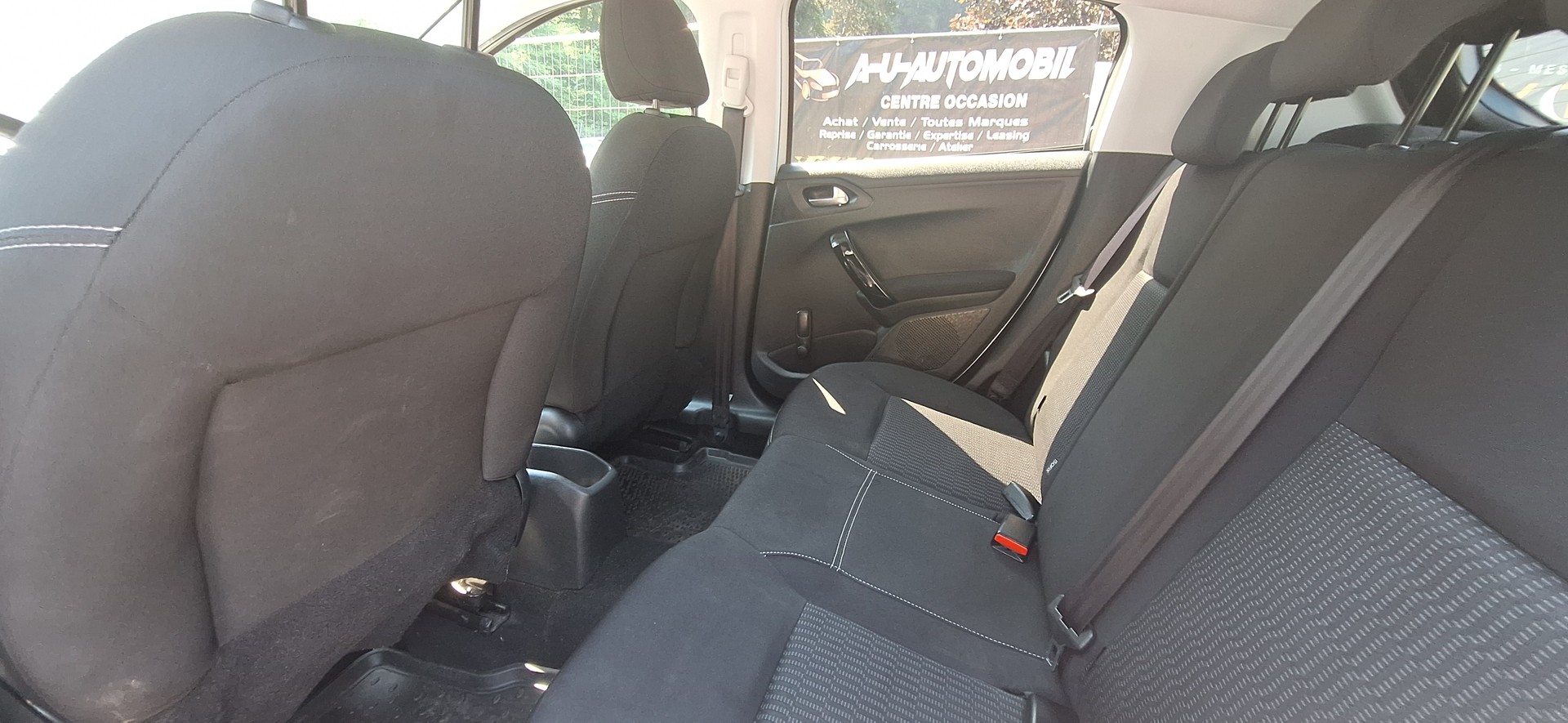 PEUGEOT 208 1.2 PureTech Active-image-10
