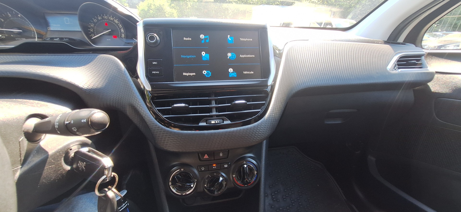 PEUGEOT 208 1.2 PureTech Active-image-25