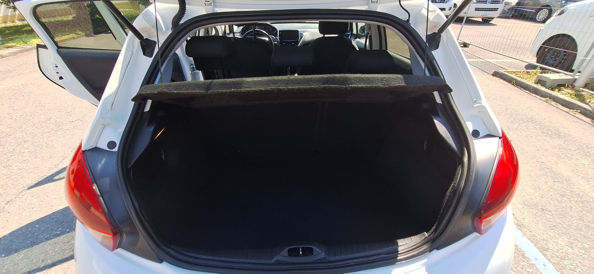 PEUGEOT 208 1.2 PureTech Active-image-11