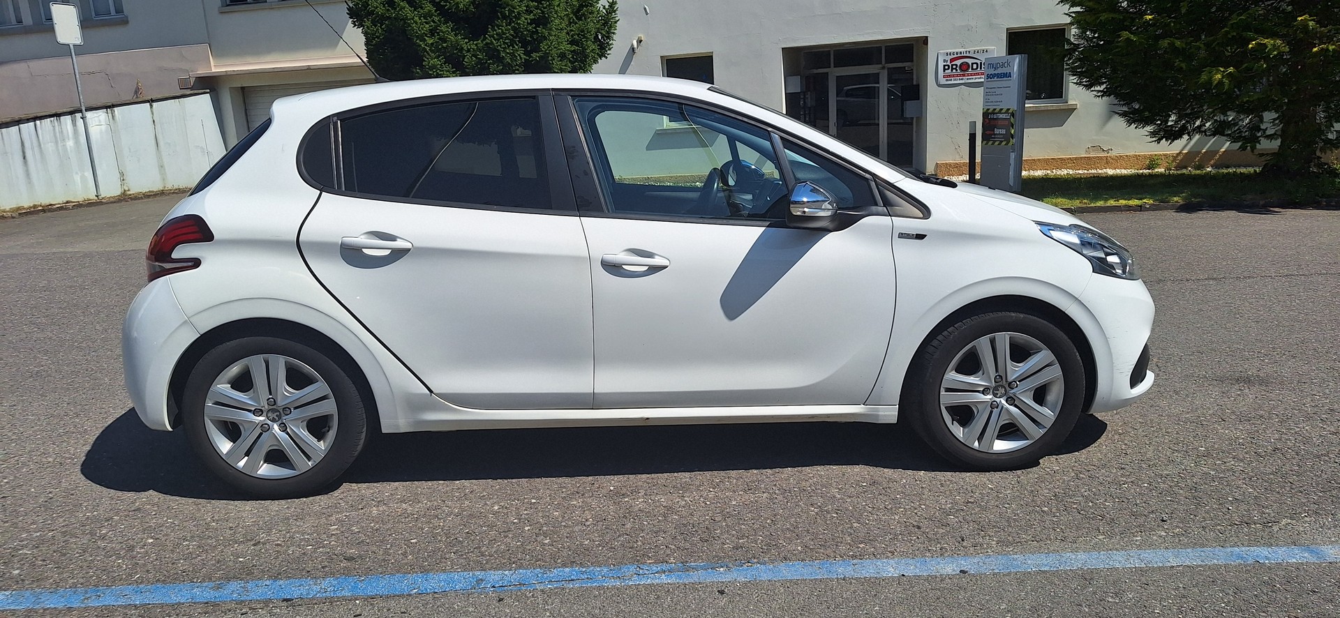 PEUGEOT 208 1.2 PureTech Active-image-6