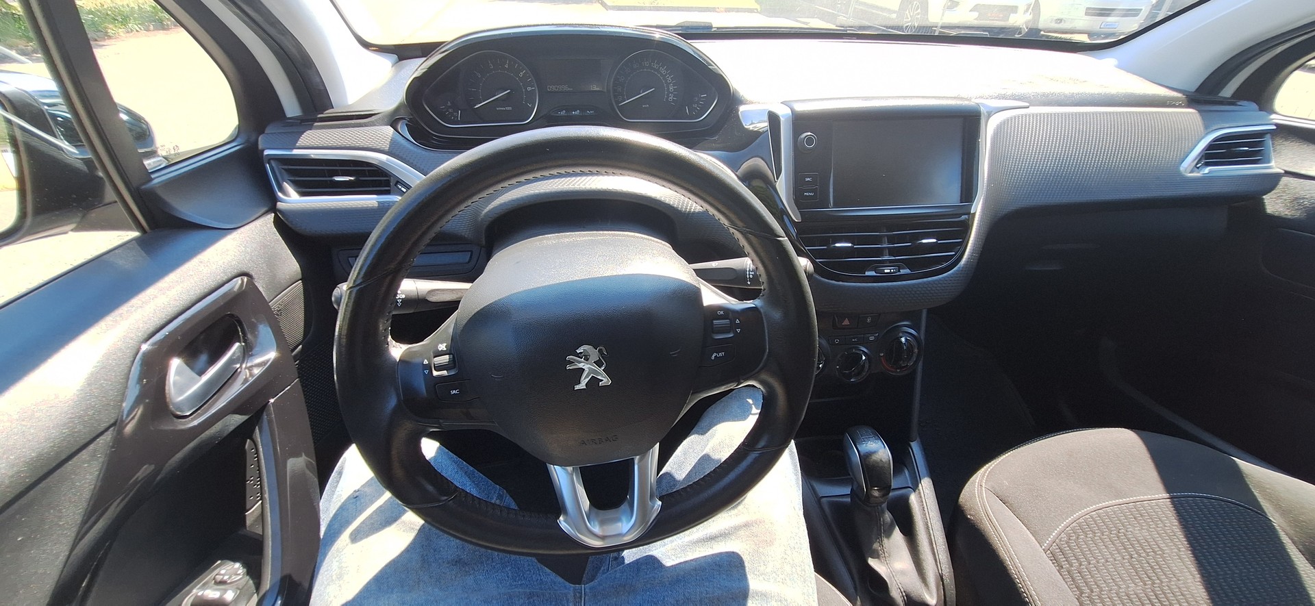 PEUGEOT 208 1.2 PureTech Active-image-27
