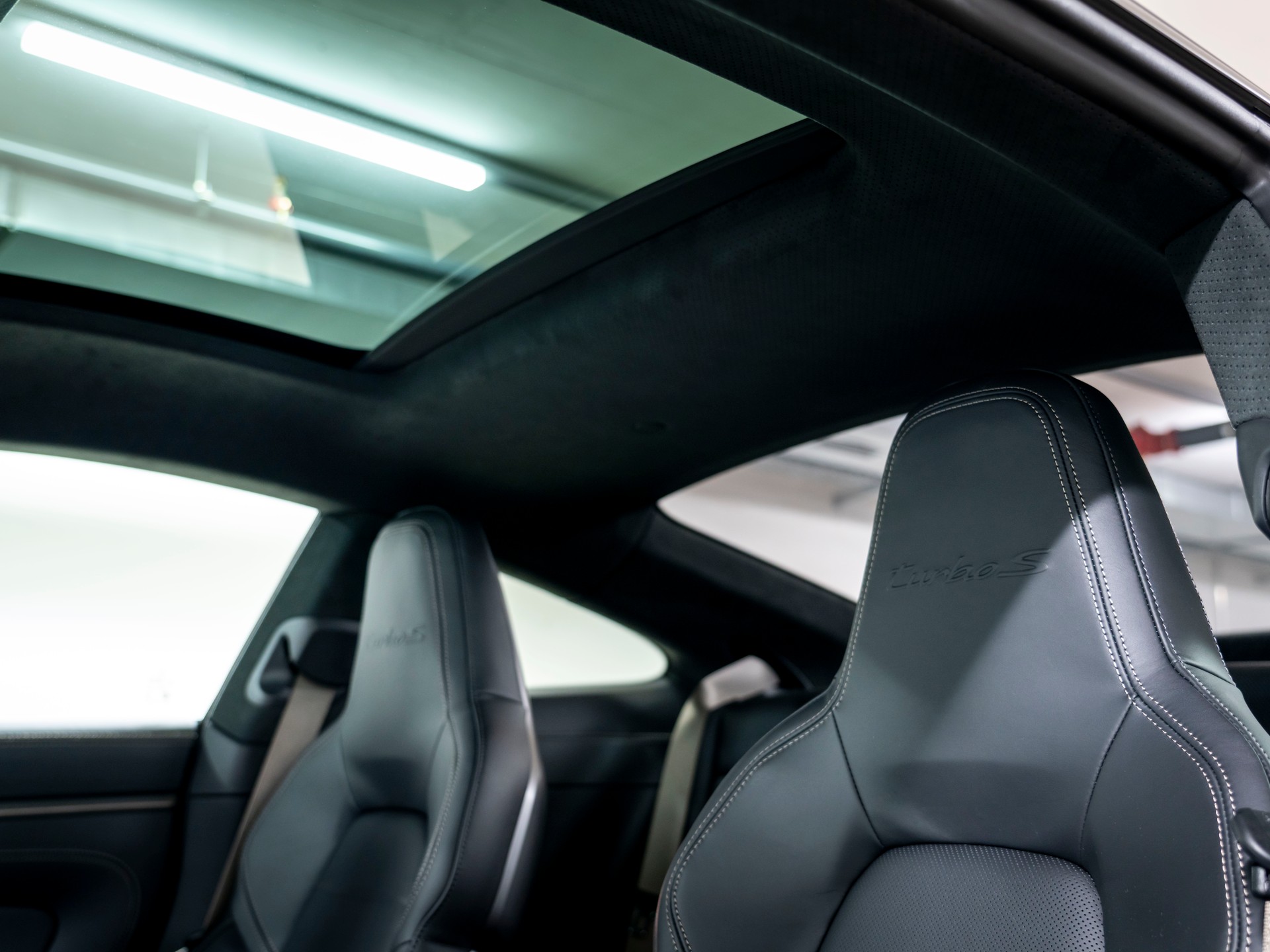 PORSCHE 911 Turbo S PDK-image-9