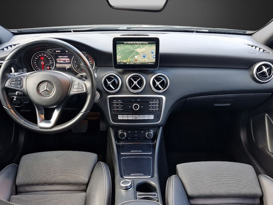 MERCEDES-BENZ A 220 AMG Line 4Matic-image-7