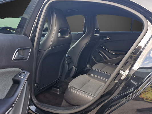MERCEDES-BENZ A 220 AMG Line 4Matic-image-9