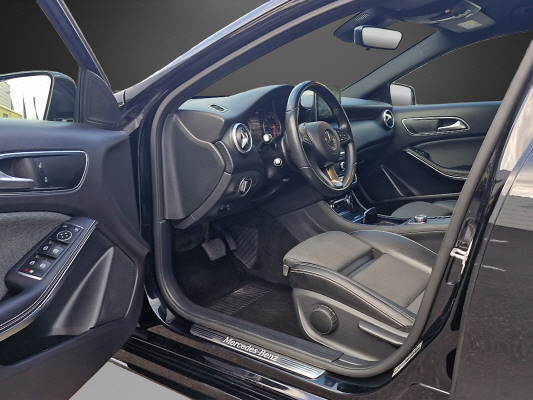 MERCEDES-BENZ A 220 AMG Line 4Matic-image-6