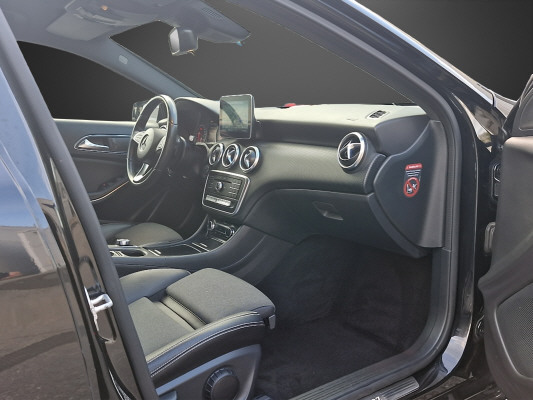MERCEDES-BENZ A 220 AMG Line 4Matic-image-8