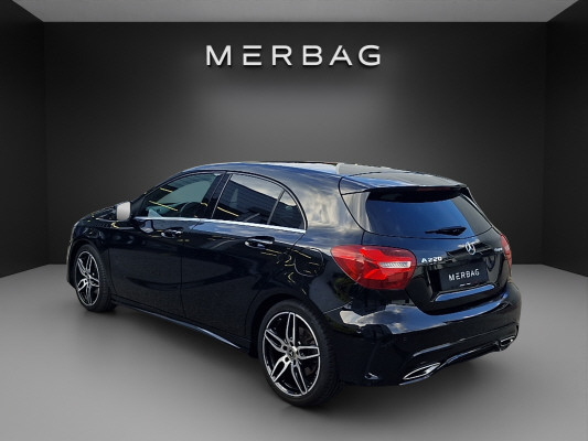 MERCEDES-BENZ A 220 AMG Line 4Matic-image-3