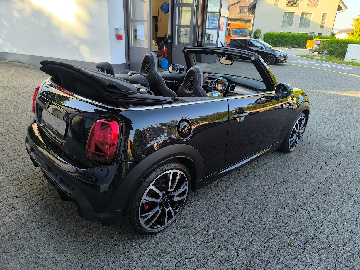 MINI Cooper John Cooper Works Cabriolet Steptronic-image-11