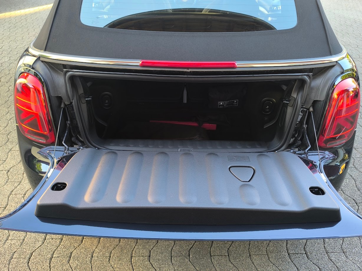 MINI Cooper John Cooper Works Cabriolet Steptronic-image-14