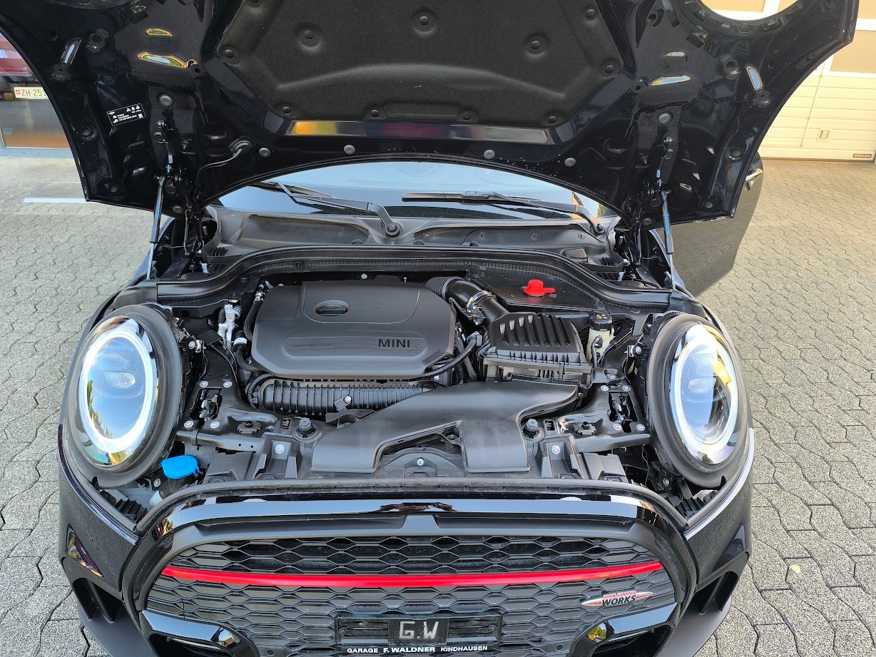 MINI Cooper John Cooper Works Cabriolet Steptronic-image-10