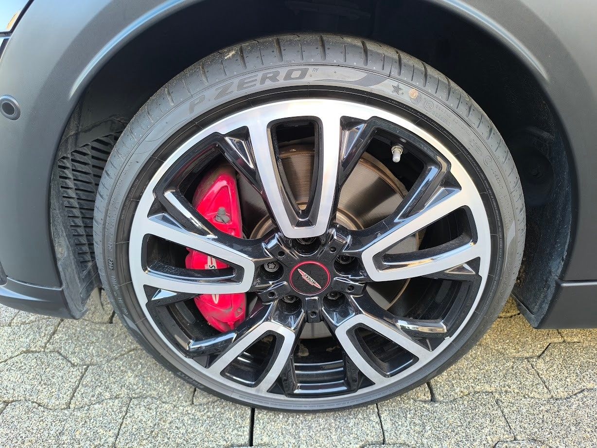 MINI Cooper John Cooper Works Cabriolet Steptronic-image-12