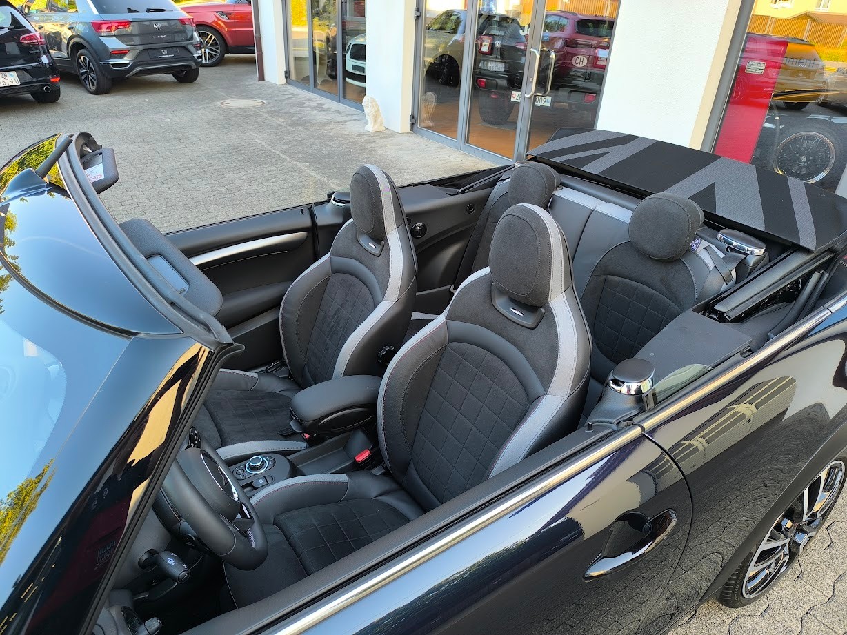 MINI Cooper John Cooper Works Cabriolet Steptronic-image-6