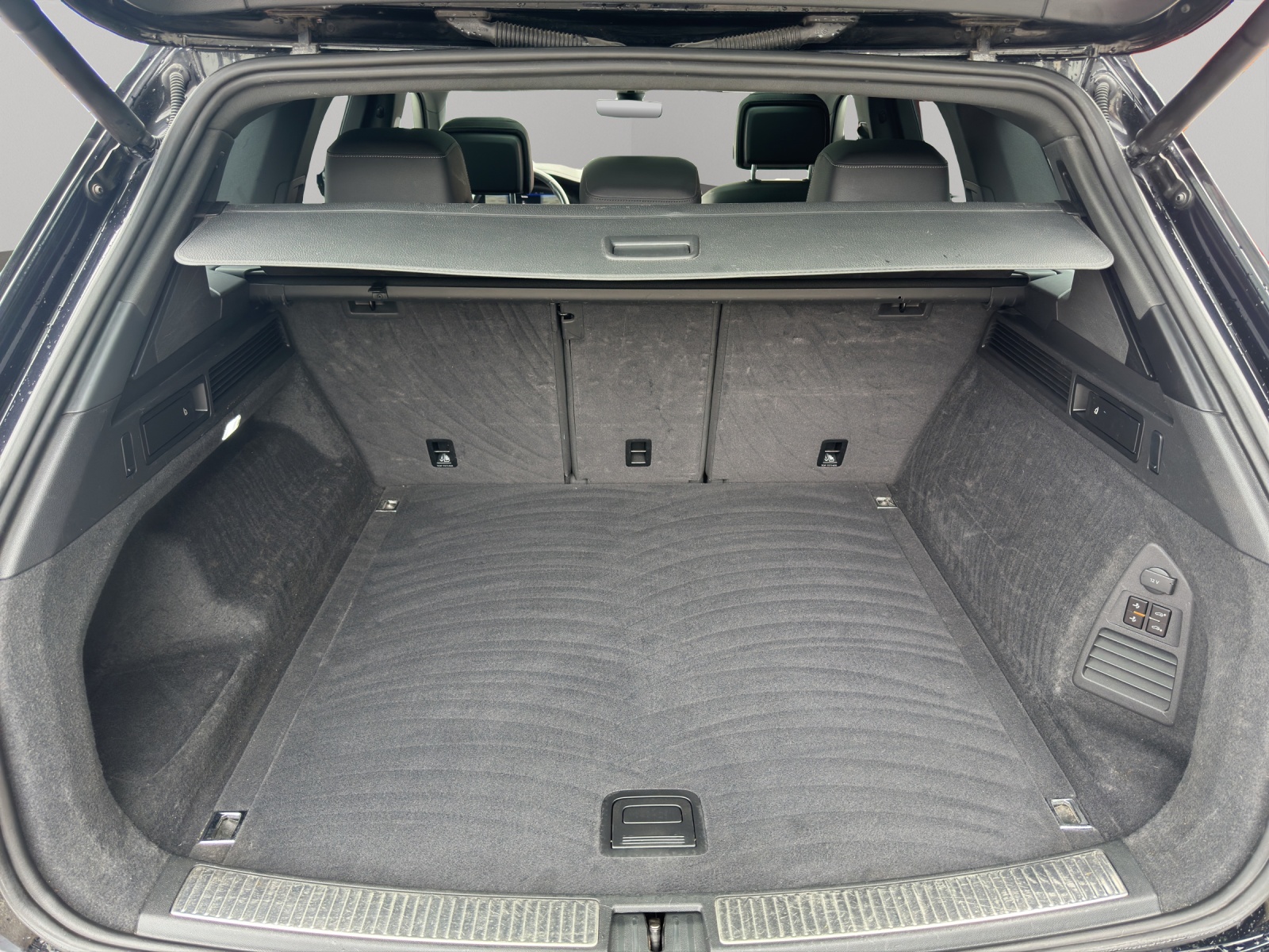 VW Touareg 3.0 TDI R Line Tiptronic-image-30