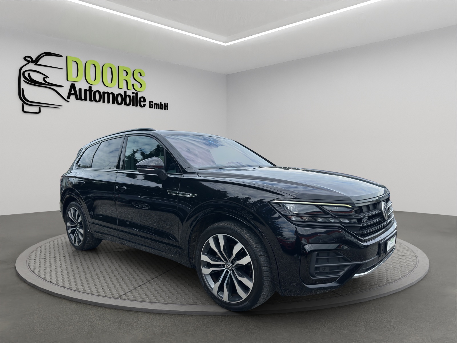 VW Touareg 3.0 TDI R Line Tiptronic-image-0